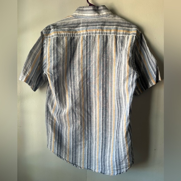 Sicura casual button-down size medium - Picture 3 of 4